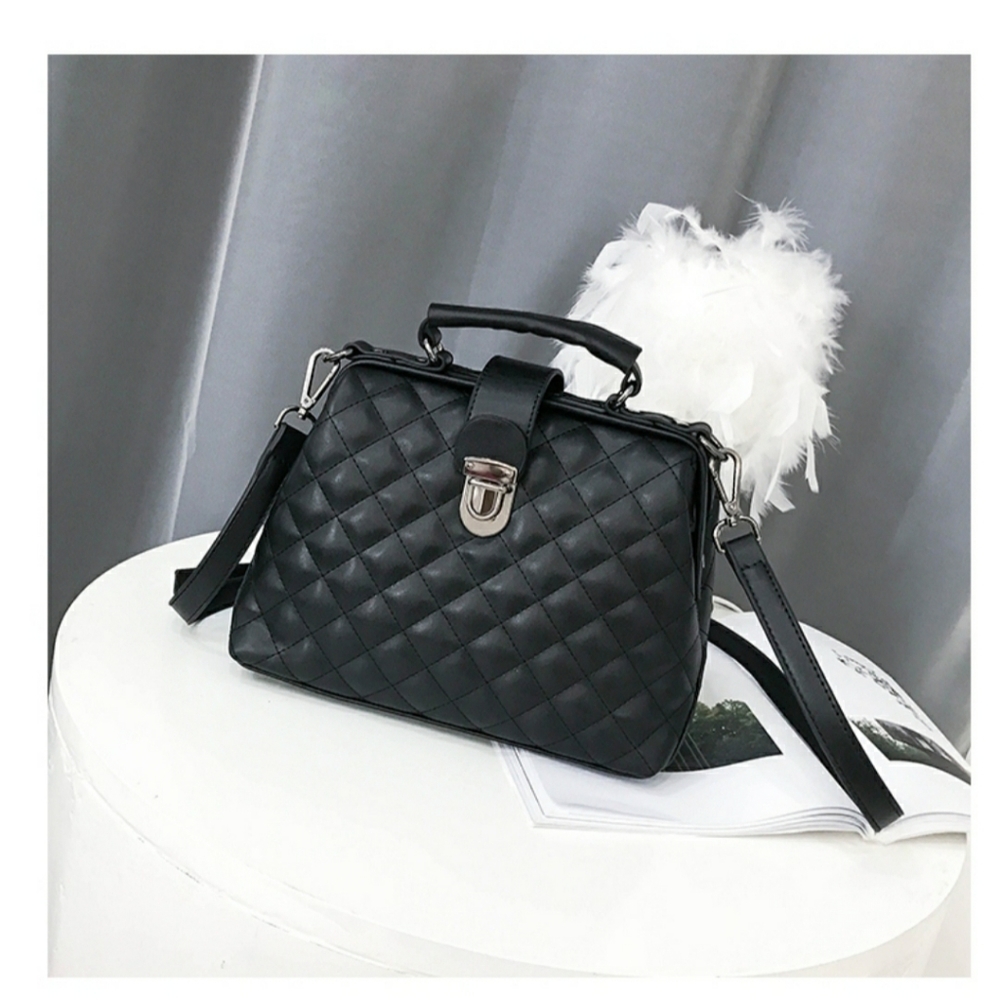 Beautiful leather quilted pattern black purse